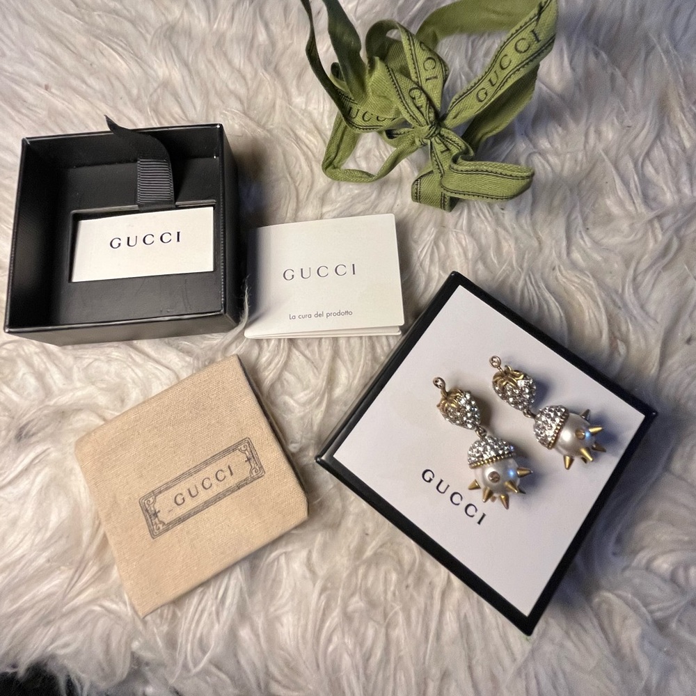 💯 Authentic GUCCI Strawberry Faux Pearl and Crystal Studded Earrings.🍓